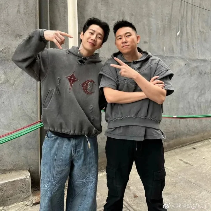 Hoodie listing from the catalogue, a heavy and bulky item where both the real weight and the volume weight are working against you