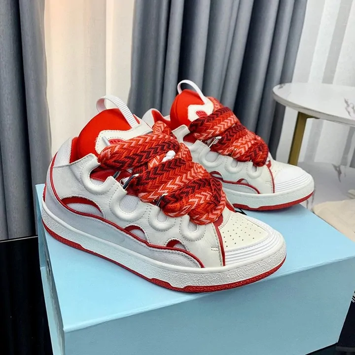 Sneaker listing from the catalogue photographed on its retail box, the classic example of paying freight on air
